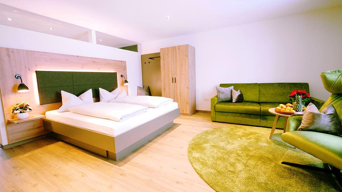 ALB-Wiese Juniorsuite Wohn- u. Schlafzimmer