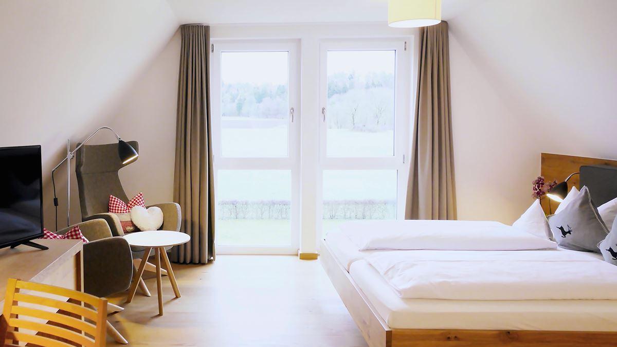 Doppelzimmer Heimatliebe Schlafzimmer mit Ausblick